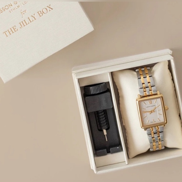 Larsson Jennings Watch Fall 2024 Jilly Box - Picture 2 of 4